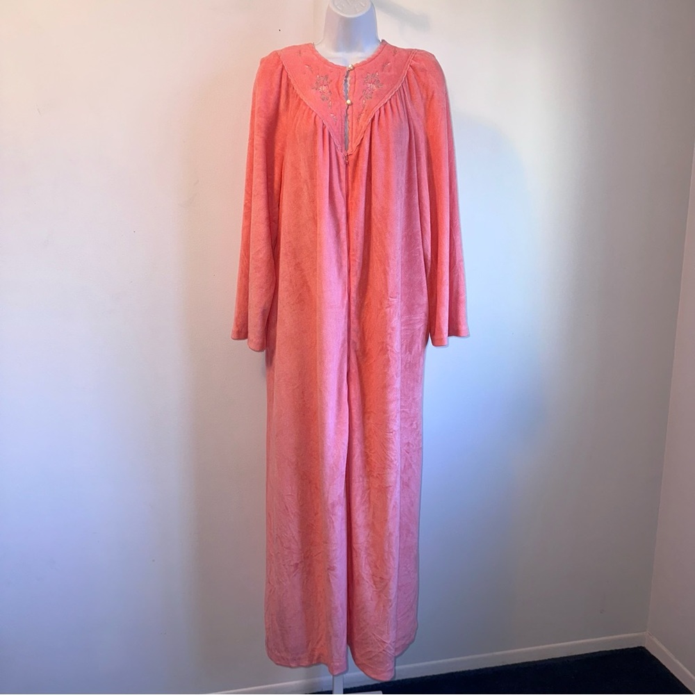 Vintage 1970’s KATZ Embroidered Long Peach Robe House Coat Zip Front